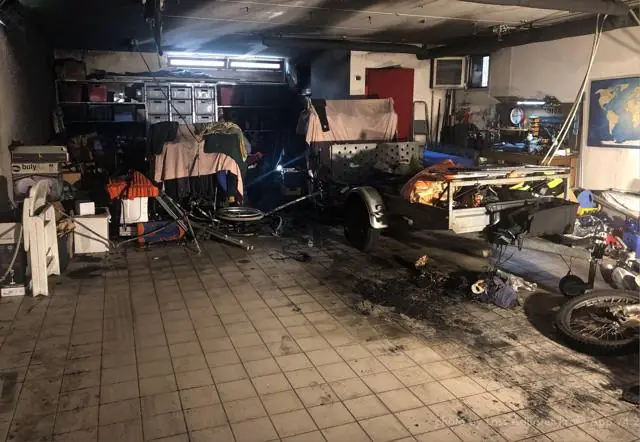 Incendio accidentale: incendio motociclo in autorimessa, casa a schiera - vicenza: foto 2