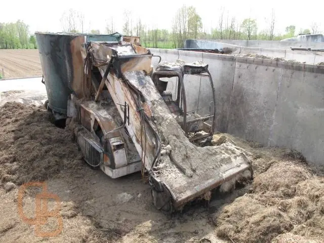 Incendio accidentale: perdita d'olio, macchina agricola - padova: foto 2