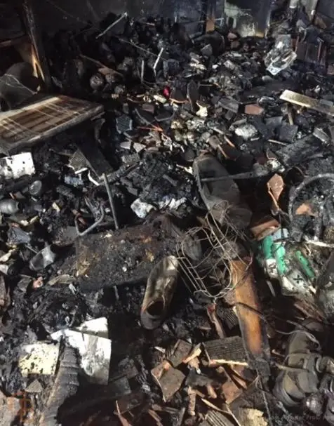 Incendio accidentale: corto circuito carica batterie avvitatore, villa - padova: foto 6