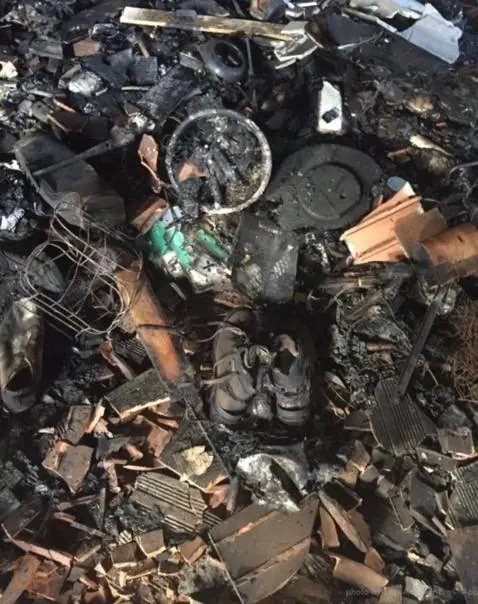 Incendio accidentale: corto circuito carica batterie avvitatore, villa - padova: foto 8