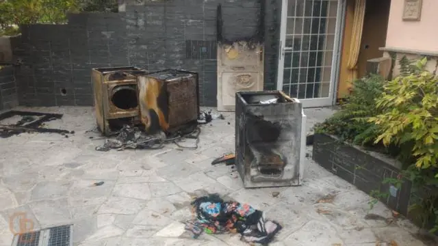 Incendio accidentale: corto circuito elettrodomestico, villa - milano: foto 8