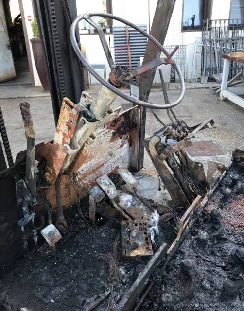 Incendio accidentale: corto circuito pacco batterie carrello elevatore, azienda - vicenza: foto 2