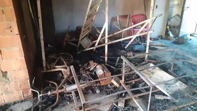 Incendio accidentale: presa elettrica, dipendenza - corto circuito accidentale: foto 2